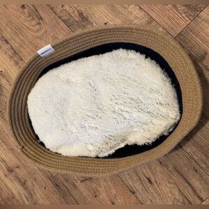Small pet bed, perfect for a small dog or cat